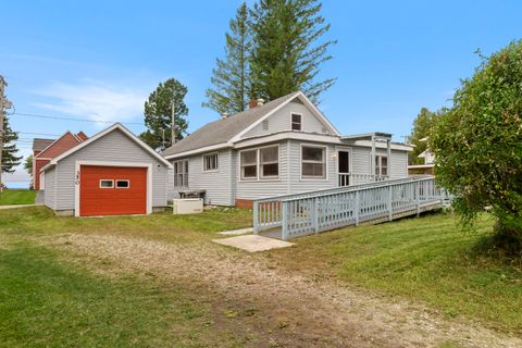 Photo of 350 N Michigan Avenue, Beulah, MI 49617 (MLS # 25050280)