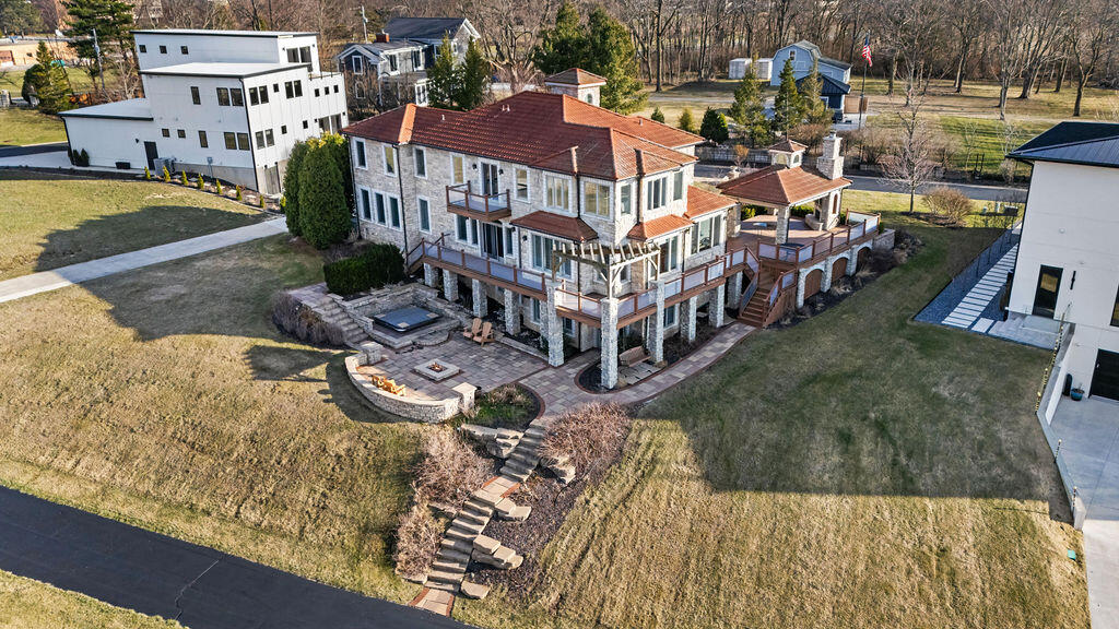 651 Sul Lago S