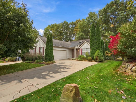 2730 SIGNATURE CIR, PINCKNEY, MI 48169 - Image 85bc4f8fb20d141db59d8a1660af71f8/2194199668