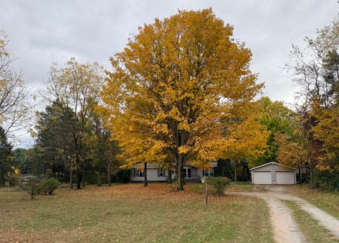 Photo of 4223 W Arthur Road, New Era, MI 49446 (MLS # 25054890) Photo of 4223 W Arthur Road, New Era, MI 49446 (MLS # 25054890)