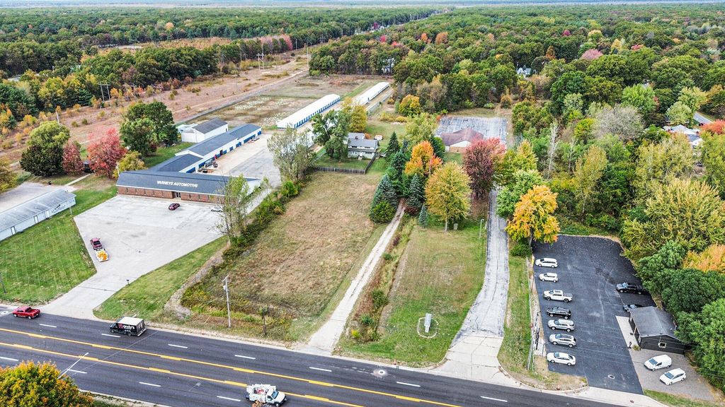 Photo of 3056 E Apple Avenue, Muskegon, MI 49442 (MLS # 25056010)