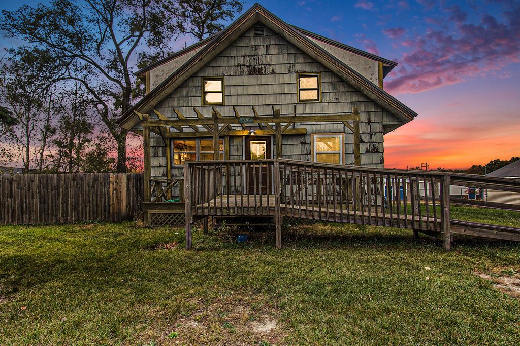 Photo of 3056 E Apple Avenue, Muskegon, MI 49442 (MLS # 25056010)