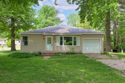 Single Family Residence in South Haven MI 18992 Blue Star Highway.jpg