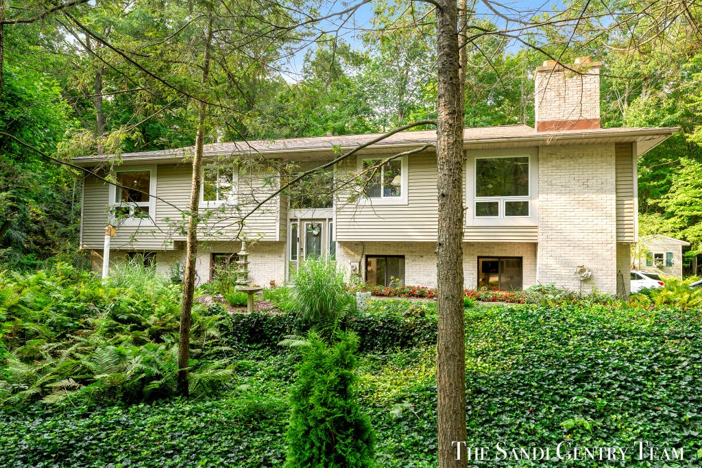 Photo of 17445 W Spring Lake Road, Spring Lake, MI 49456 (MLS # 26042840)