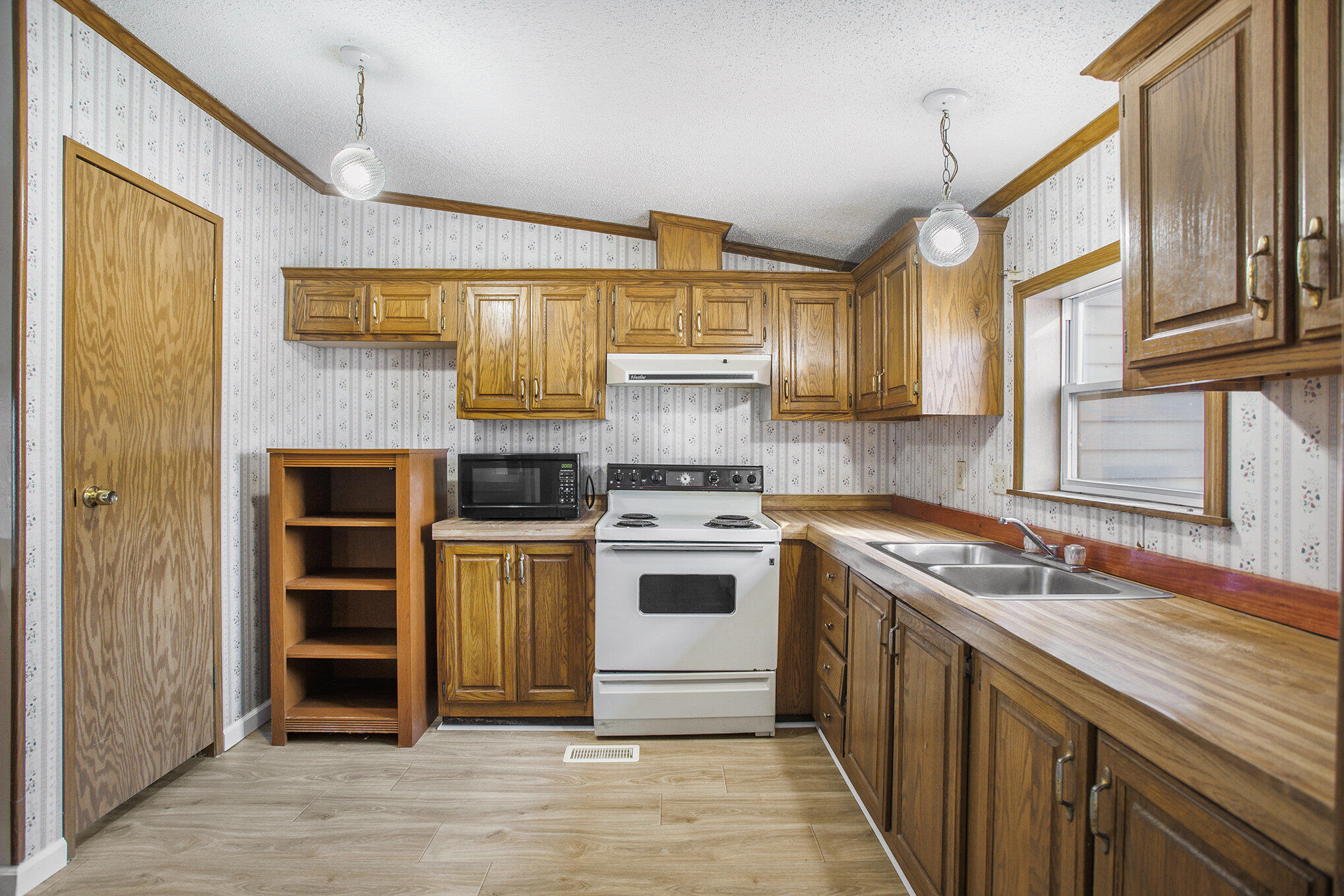 Olivet, Michigan 49076, United States, 3 Bedrooms Bedrooms, ,2 BathroomsBathrooms,Residential,Active,242289