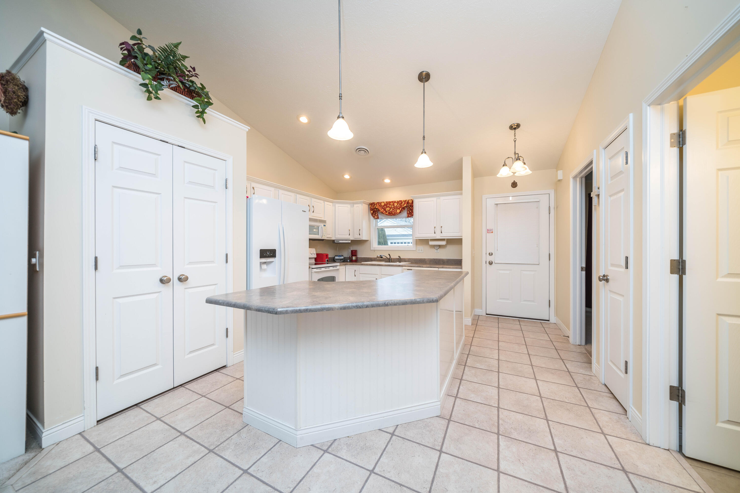 Photo 4 of 15 of 9708 Palmetto Court condo
