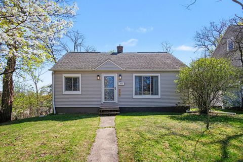 Photo of 956 College Avenue NE, Grand Rapids, MI 49503 (MLS # 26017600)