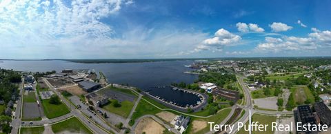 V L - B Boardwalk Cove Drive Muskegon MI 49441