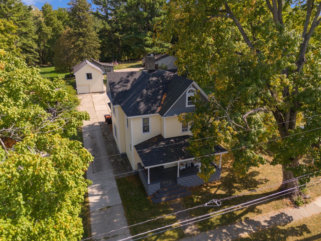 Photo of 126 N Monroe Street, Rockford, MI 49341 (MLS # 25049699)