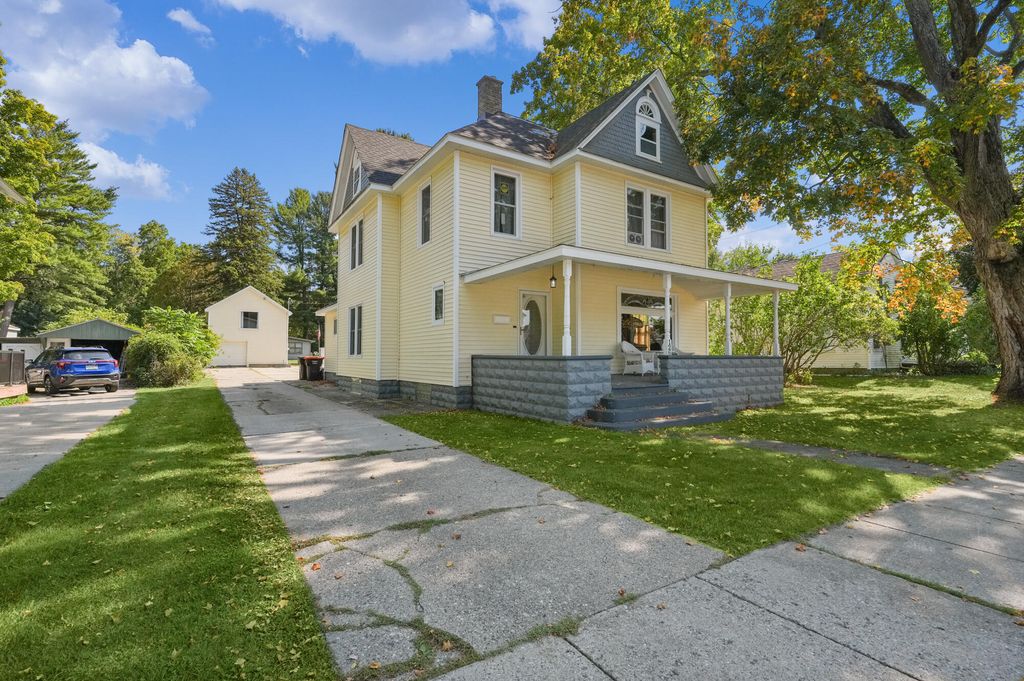 Photo of 126 N Monroe Street, Rockford, MI 49341 (MLS # 25049699)