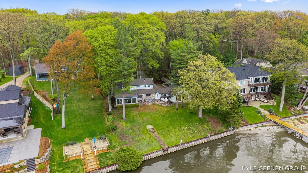 Photo of 1418 Waukazoo Drive, Holland, MI 49424 (MLS # 26019411)