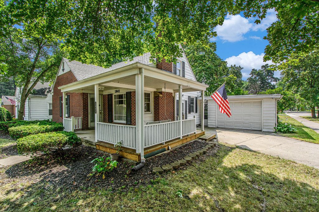 Photo of 1041 Keneberry Way SE, East Grand Rapids, MI 49506 (MLS # 25041956)