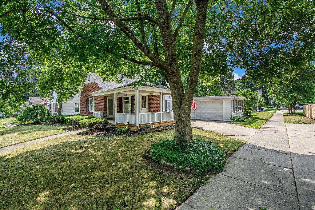Photo of 1041 Keneberry Way SE, East Grand Rapids, MI 49506 (MLS # 25041956)