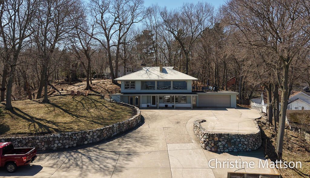 Photo of 3229 Edgewater Street, Muskegon, MI 49441 (MLS # 26014244)