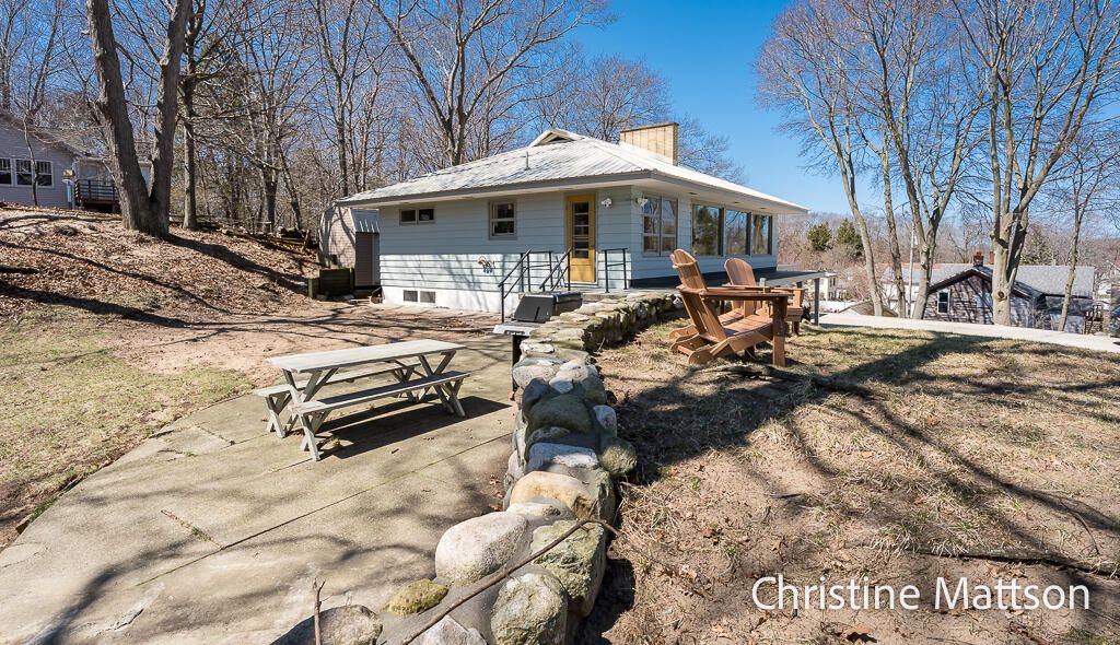 Photo of 3229 Edgewater Street, Muskegon, MI 49441 (MLS # 26014244)