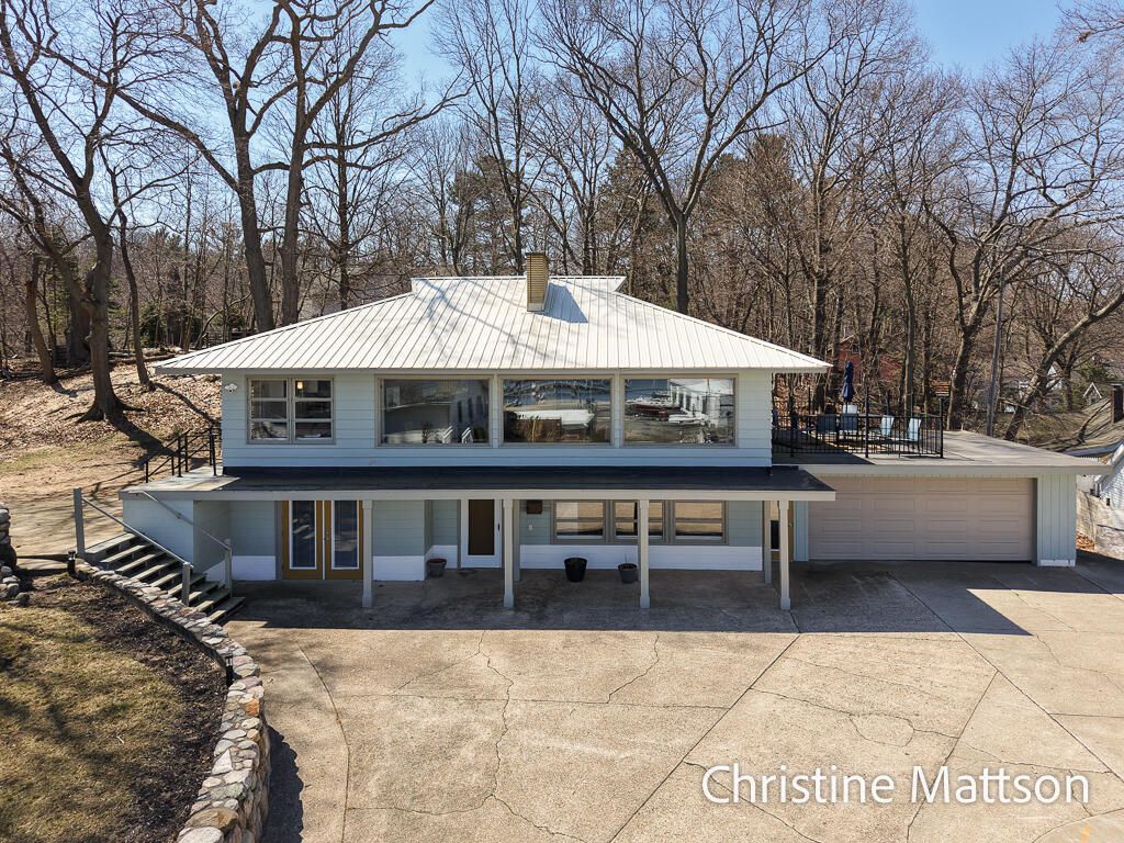 Photo of 3229 Edgewater Street, Muskegon, MI 49441 (MLS # 26014244)