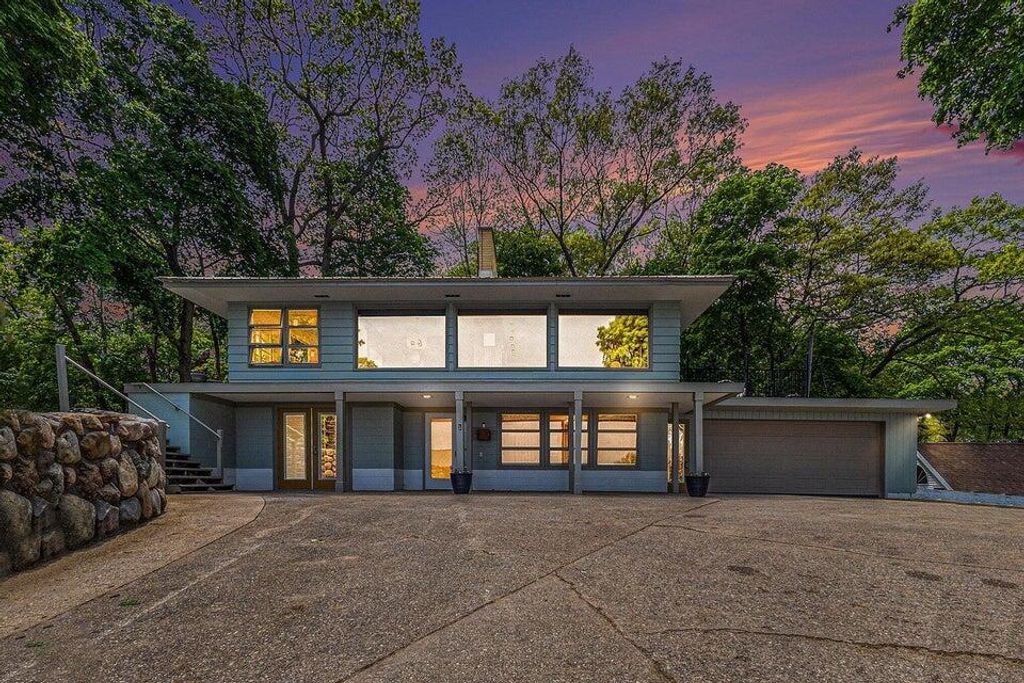Photo of 3229 Edgewater Street, Muskegon, MI 49441 (MLS # 26014244)