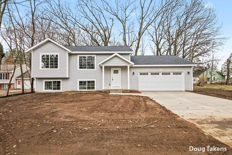 Photo of 4764 Potter Avenue SE, Kentwood, MI 49548 (MLS # 26013312)