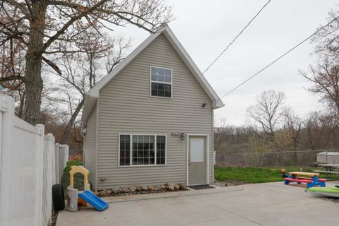 Photo of 935 Woodland Beach, Battle Creek, MI 49014 (MLS # 26021839)