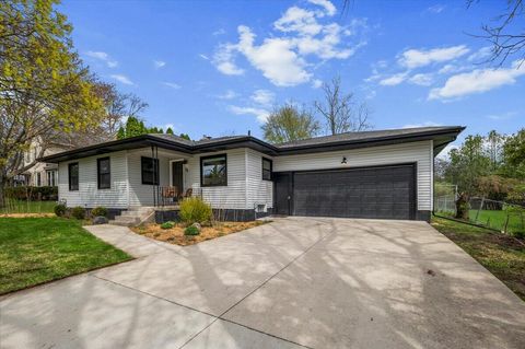 Photo of 78 Lakeside Drive NE, Grand Rapids, MI 49503 (MLS # 26017032)