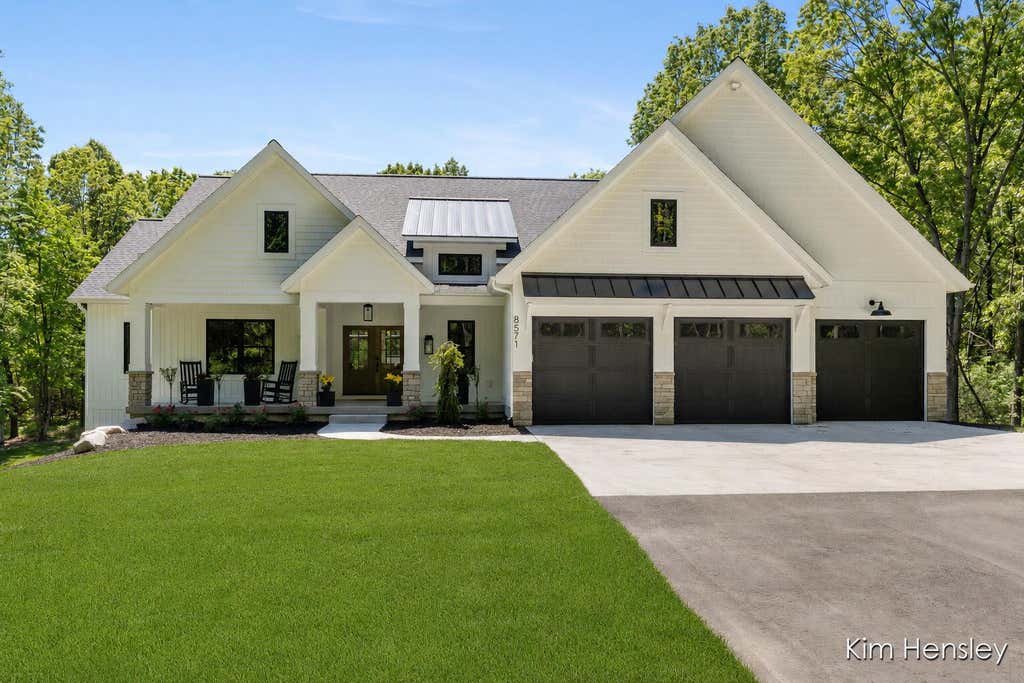 Photo of 8571 Young Avenue NE, Rockford, MI 49341 (MLS # 26025955)