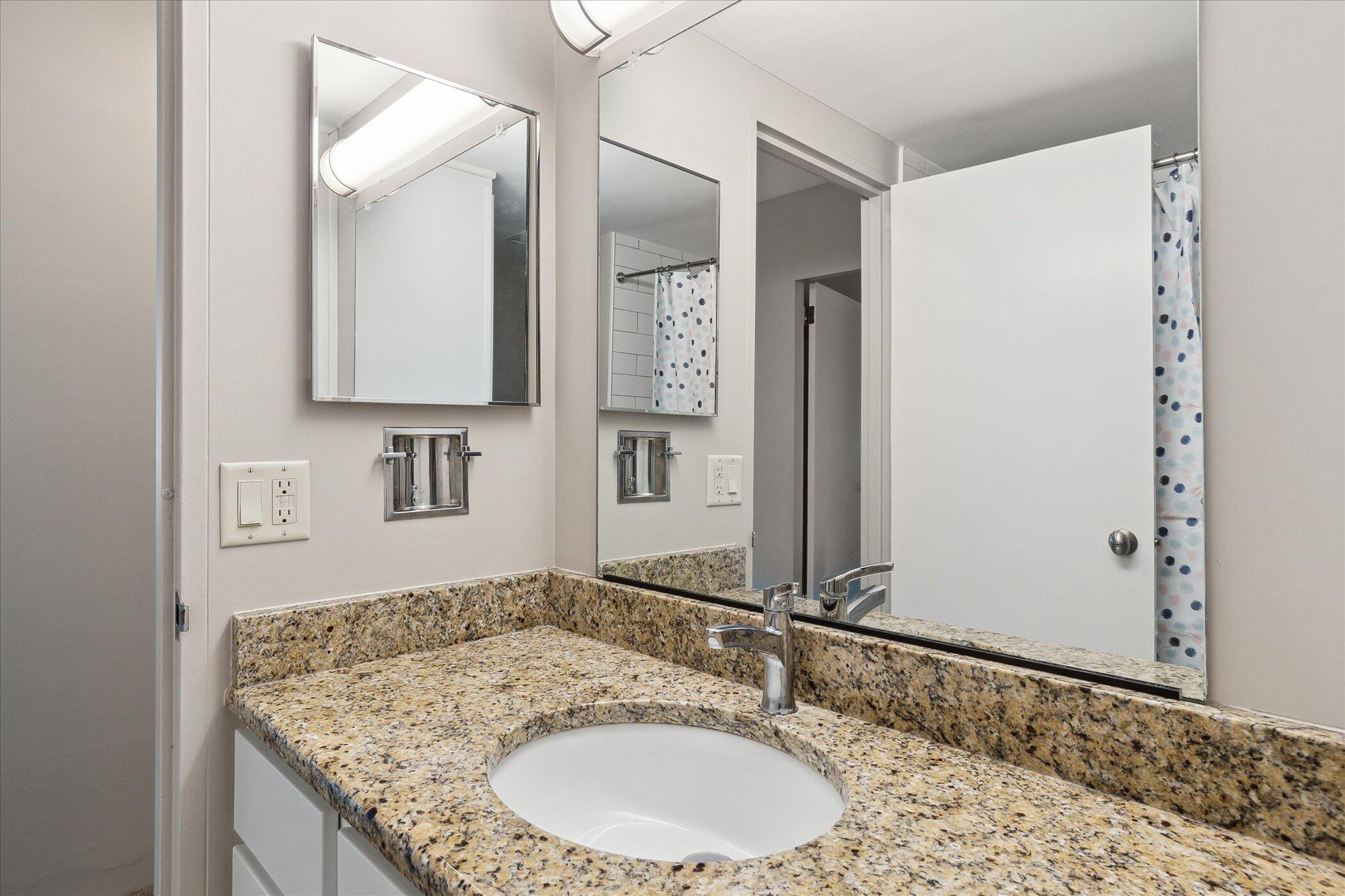 Ann Arbor, Michigan 48104, United States, 1 Bedroom Bedrooms, ,1 BathroomBathrooms,Residential,Pending,134833