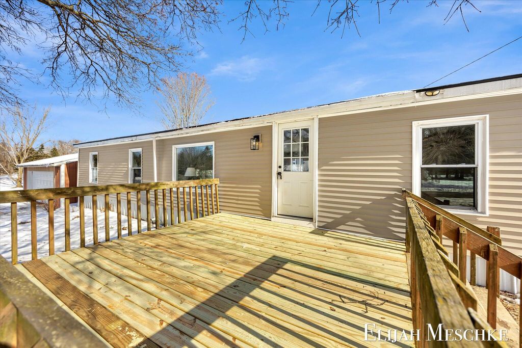 Photo of 208 Clark Street, Lakeview, MI 48850 (MLS # 26005356)