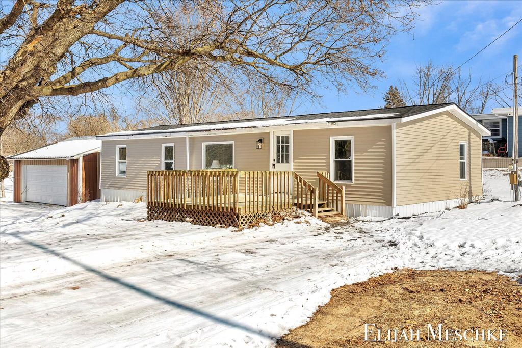 Photo of 208 Clark Street, Lakeview, MI 48850 (MLS # 26005356)