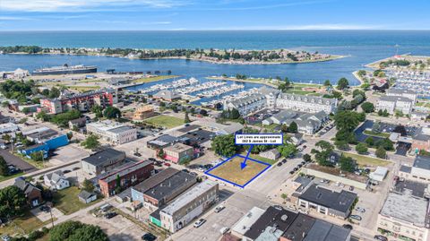 Photo of 302 S James Street, Ludington, MI 49431 (MLS # 23013700)