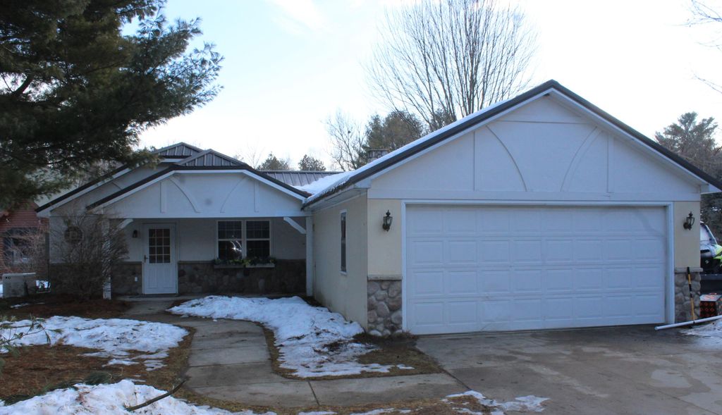 Photo of 1132 N Meadowbrook Road, White Cloud, MI 49349 (MLS # 26005852)