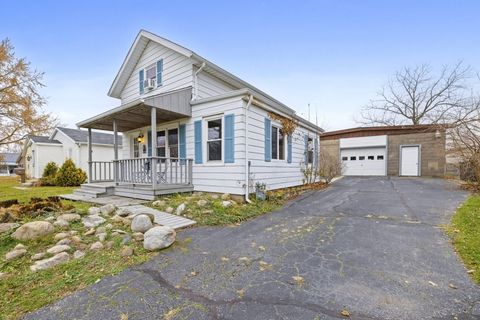 Photo of 607 Sherwood Avenue, Three Oaks, MI 49128 (MLS # 26013242)