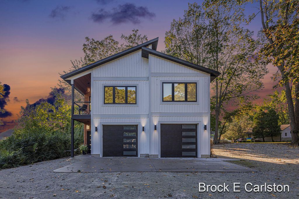 Photo of 3220 Lakeshore Drive, Muskegon, MI 49441 (MLS # 25051334)