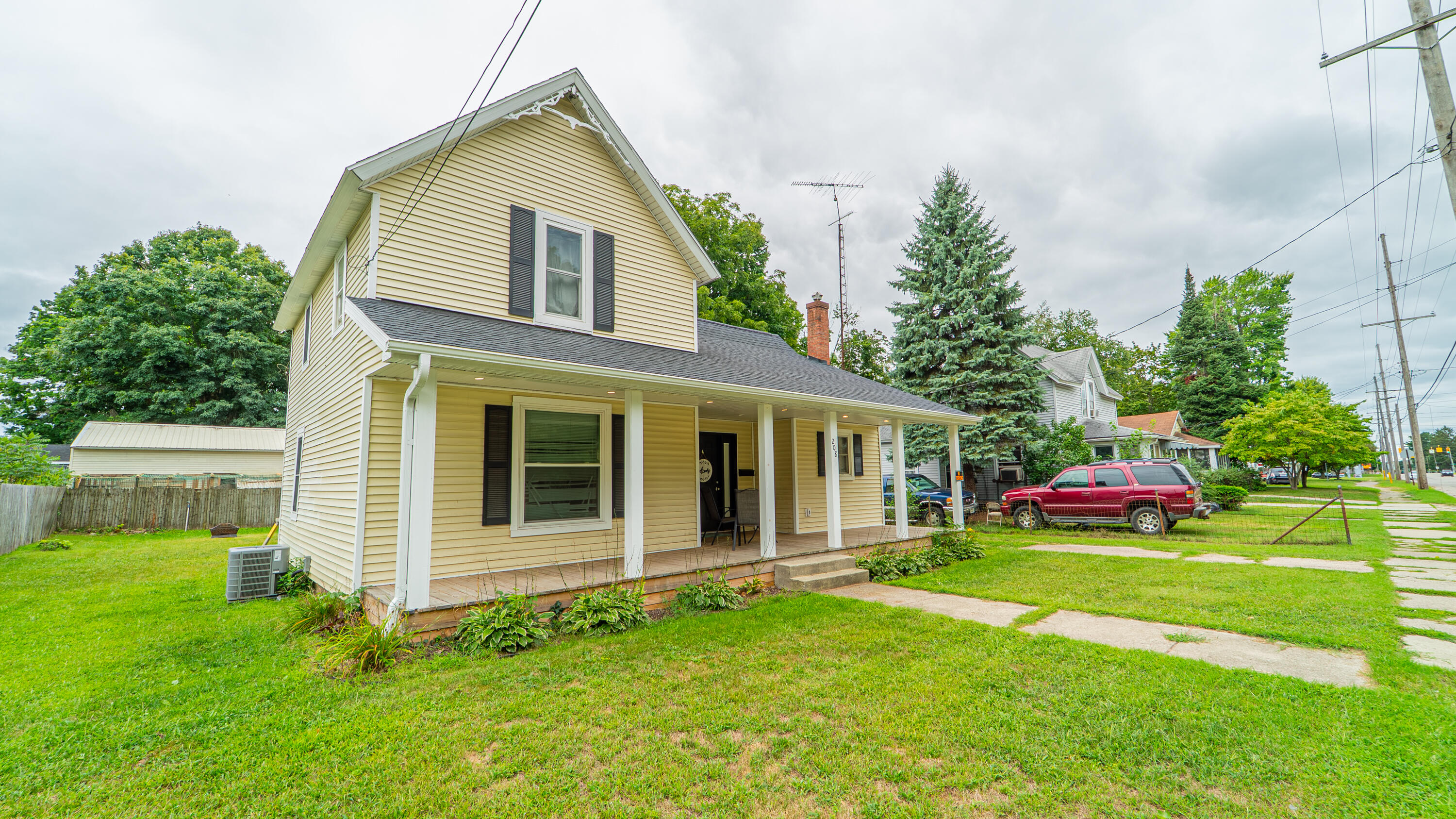 208 E Prairie Ronde Street