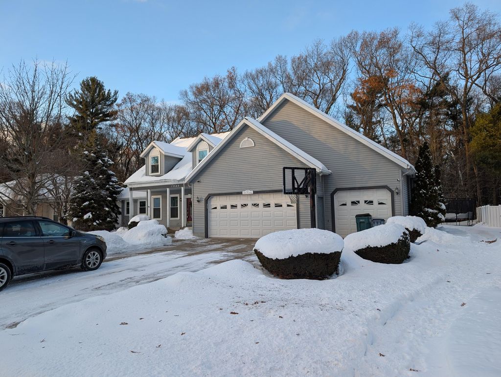 Photo of 1040 N Robinhood Drive, Muskegon, MI 49445 (MLS # 25061177)