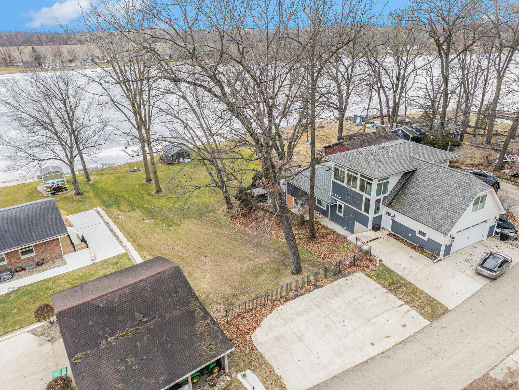 17437 Lakeview Drive