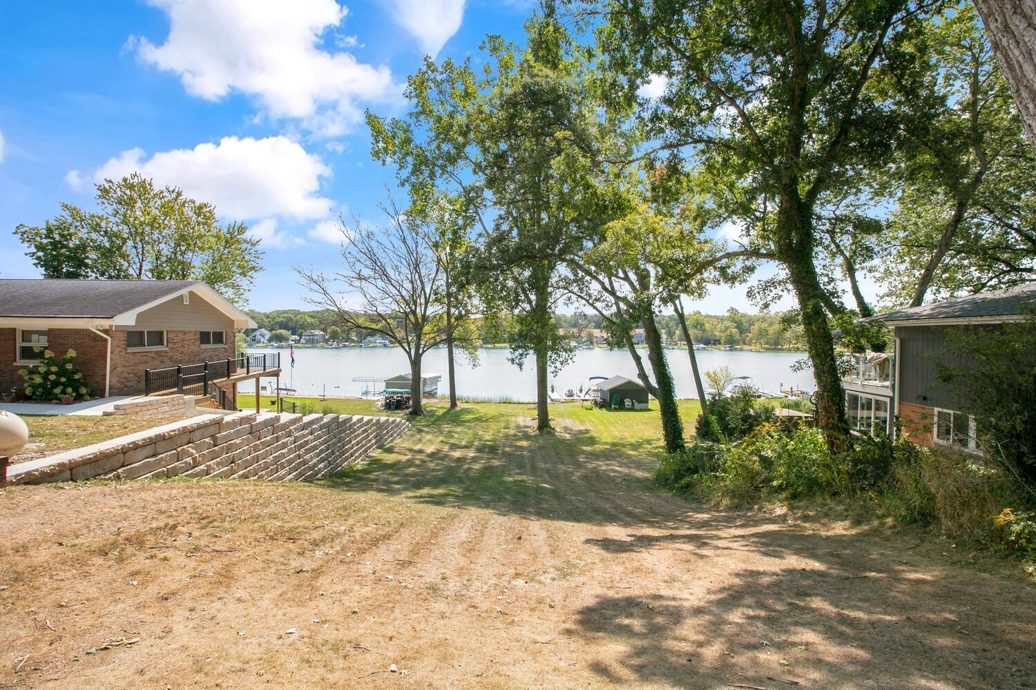 17437 Lakeview Drive