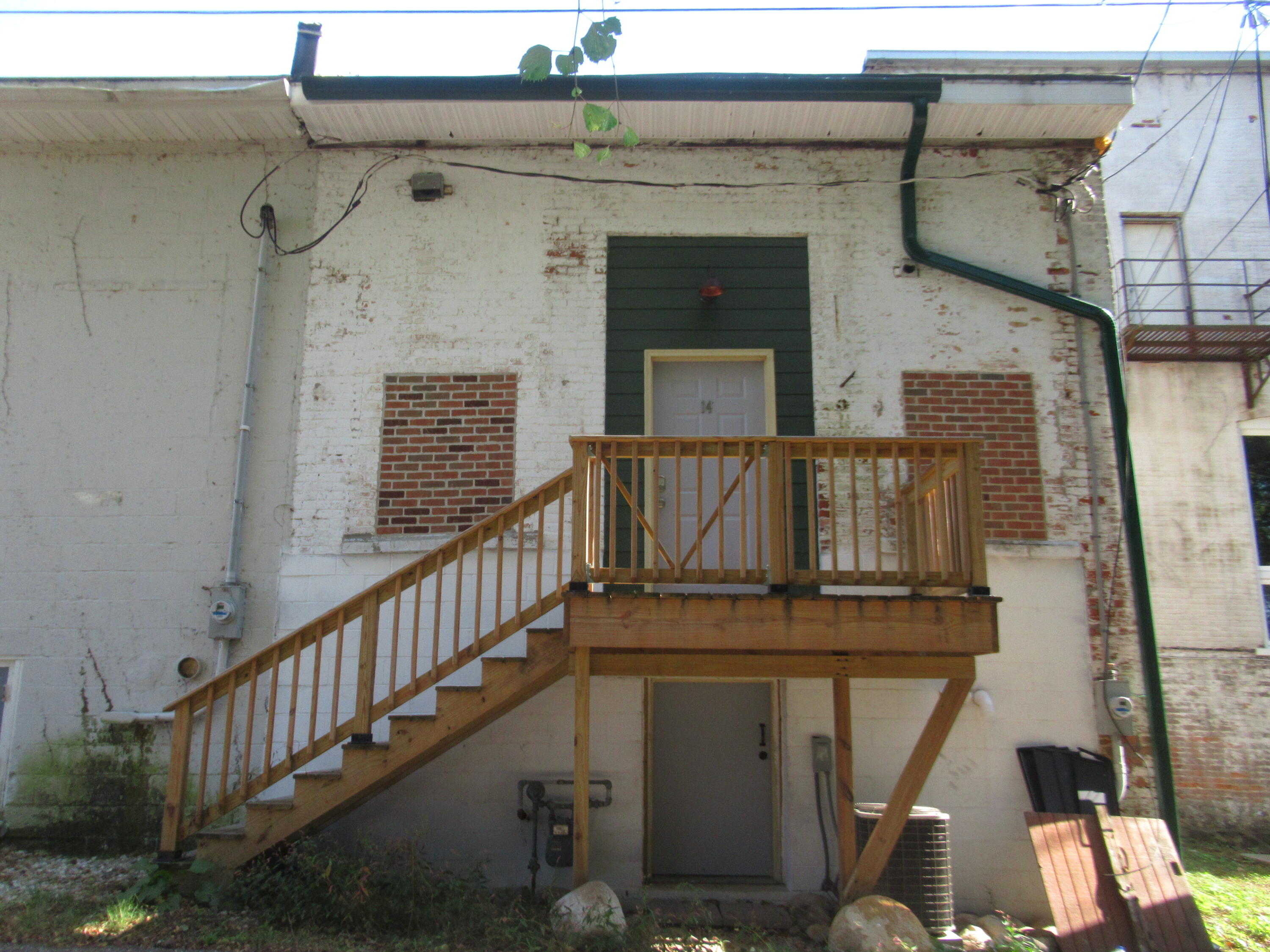 142 S Broadway Street