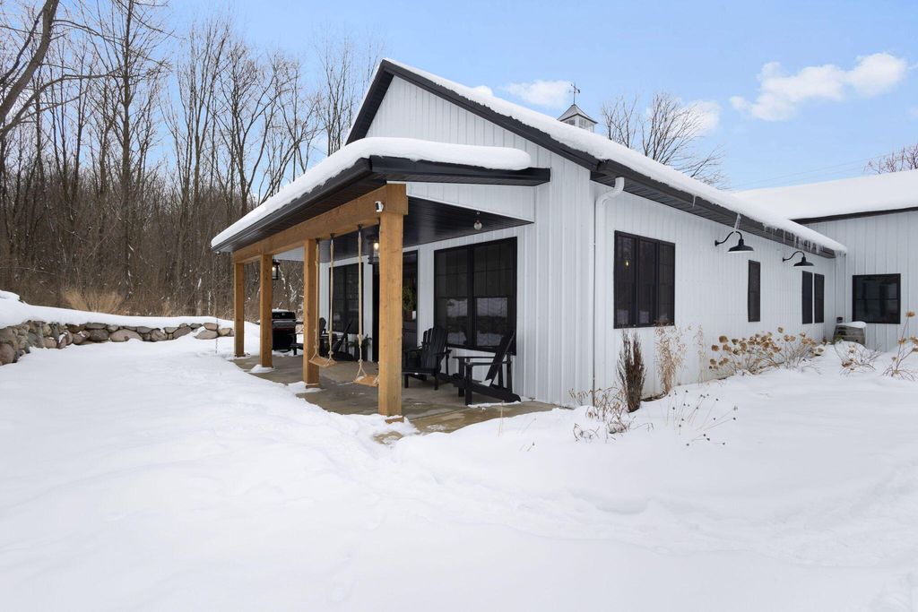 Photo of 23549 Forest Shores Drive, Cassopolis, MI 49031 (MLS # 26004924)