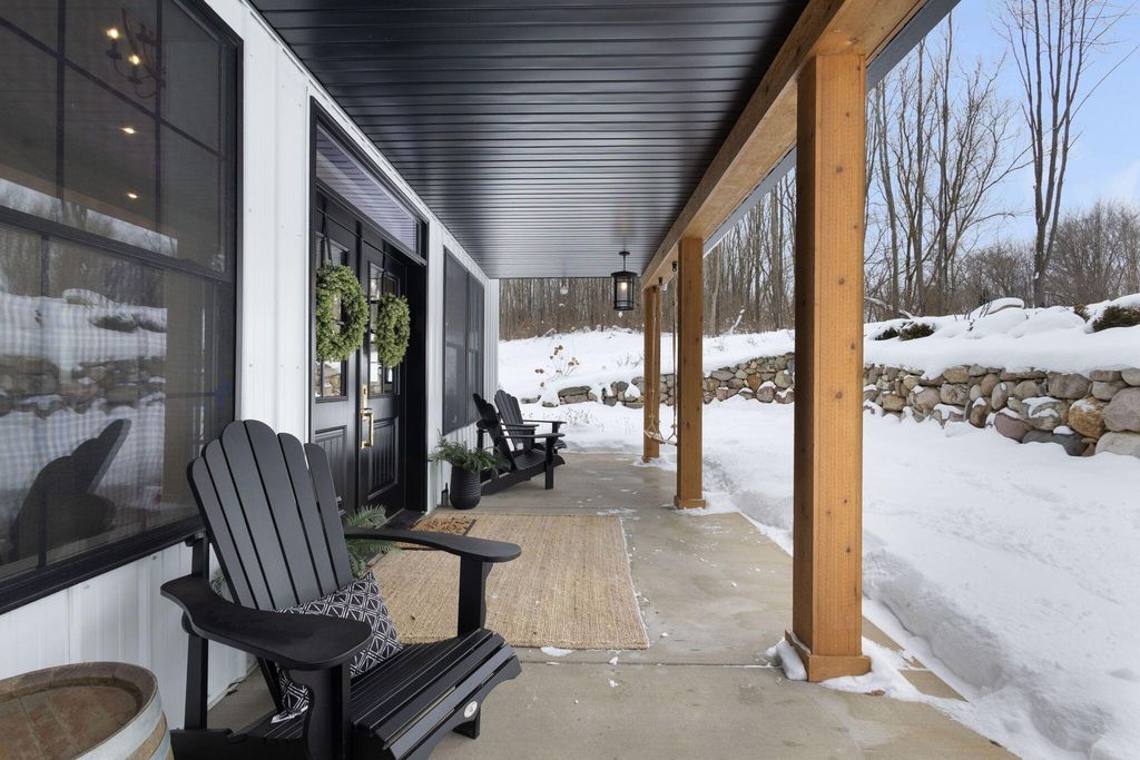 Photo of 23549 Forest Shores Drive, Cassopolis, MI 49031 (MLS # 26004924)