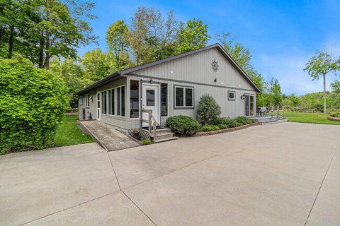 Photo of 6976 S 80th Avenue, Rothbury, MI 49452 (MLS # 26017839)