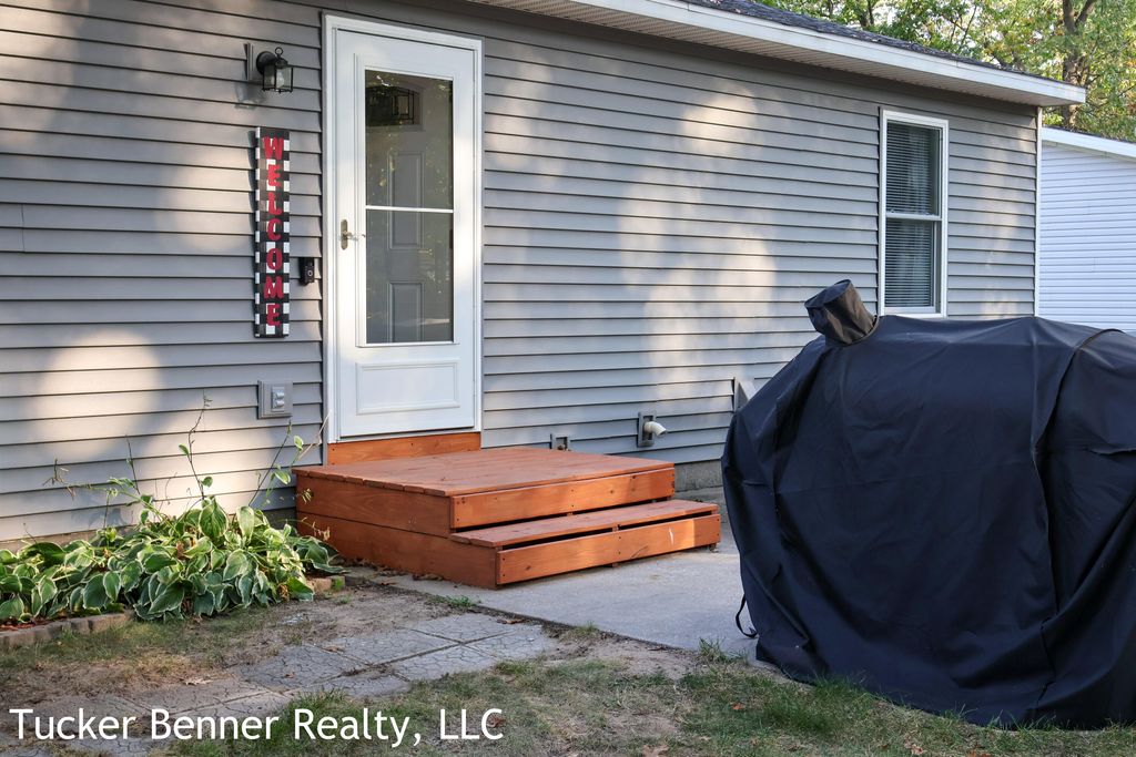 Photo of 1907 S Brooks Road, Muskegon, MI 49442 (MLS # 25051101)