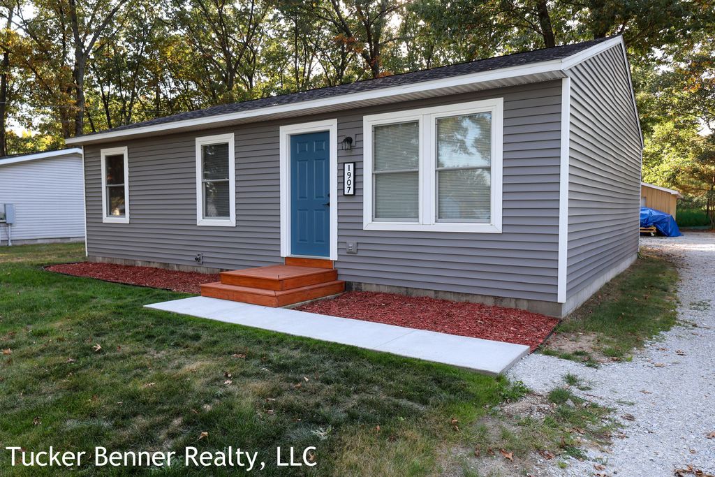 Photo of 1907 S Brooks Road, Muskegon, MI 49442 (MLS # 25051101)