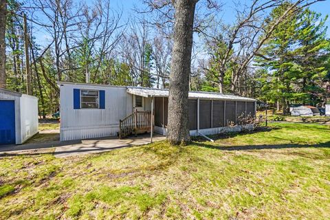 Photo of 8176 W Pine Grove Beach Drive, Baldwin, MI 49304 (MLS # 26021863)