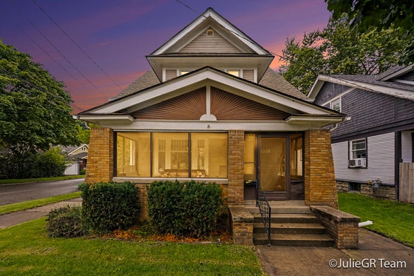 539 GARFIELD AVE NW, GRAND RAPIDS, MI 49504 - Image 8bb2a9bdd4d00bee2b050794a0cb4f5e/4233922272