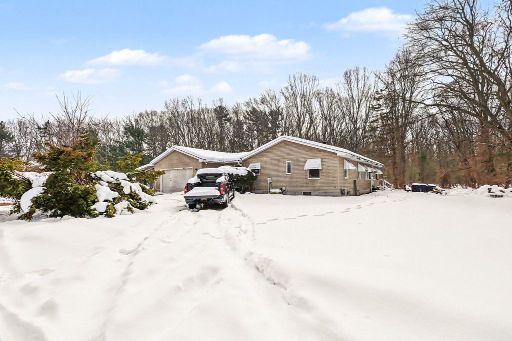 Photo of 16200 152nd Avenue, Spring Lake, MI 49456 (MLS # 26010419)