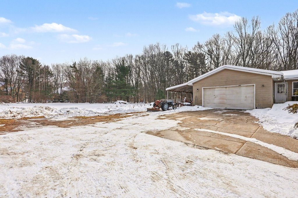 Photo of 16200 152nd Avenue, Spring Lake, MI 49456 (MLS # 26010419)