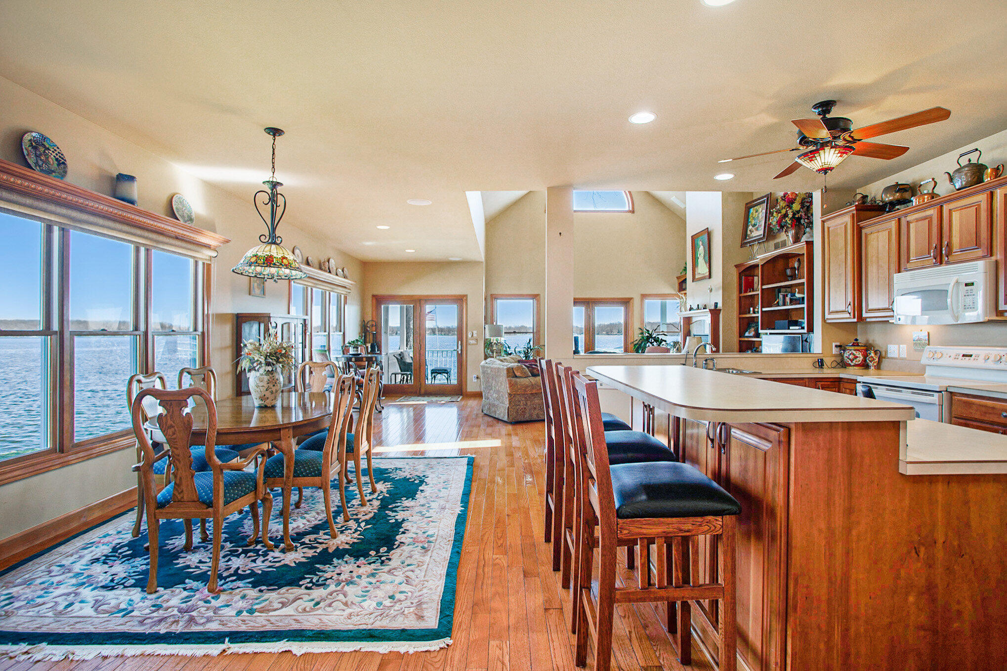 101 Lakeside Drive