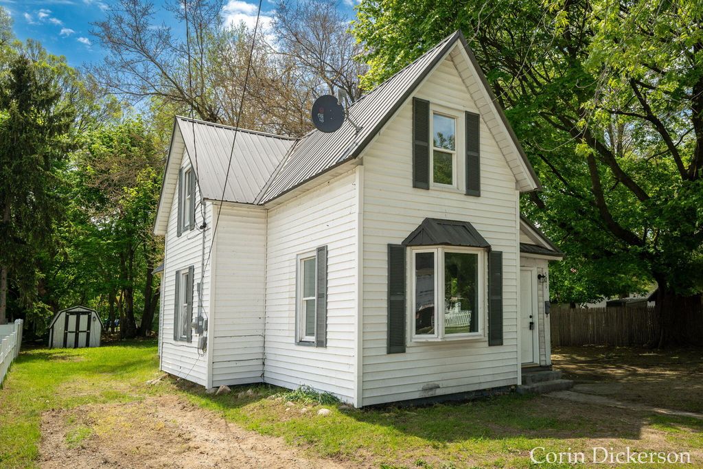 Photo of 501 Oak Avenue, Muskegon, MI 49442 (MLS # 26022770)