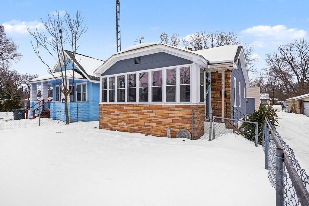 Photo of 1844 Superior Street, Muskegon, MI 49442 (MLS # 26005163)