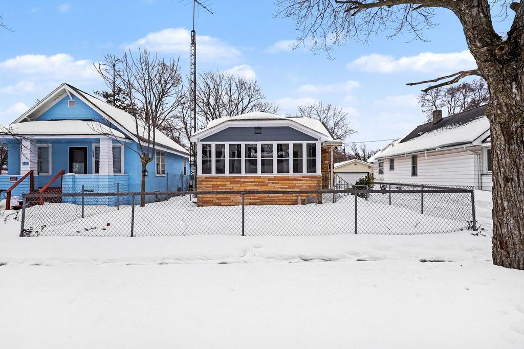 Photo of 1844 Superior Street, Muskegon, MI 49442 (MLS # 26005163)